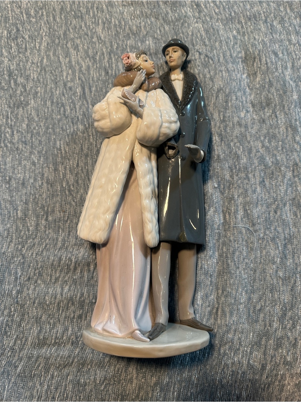 Lladró On The Town Porcelain Elegant Couple Figurine DAMAGED